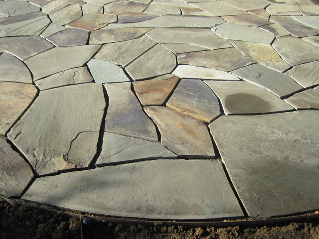 Which is Better, Natural Stone or Interlocking Concrete Pavers